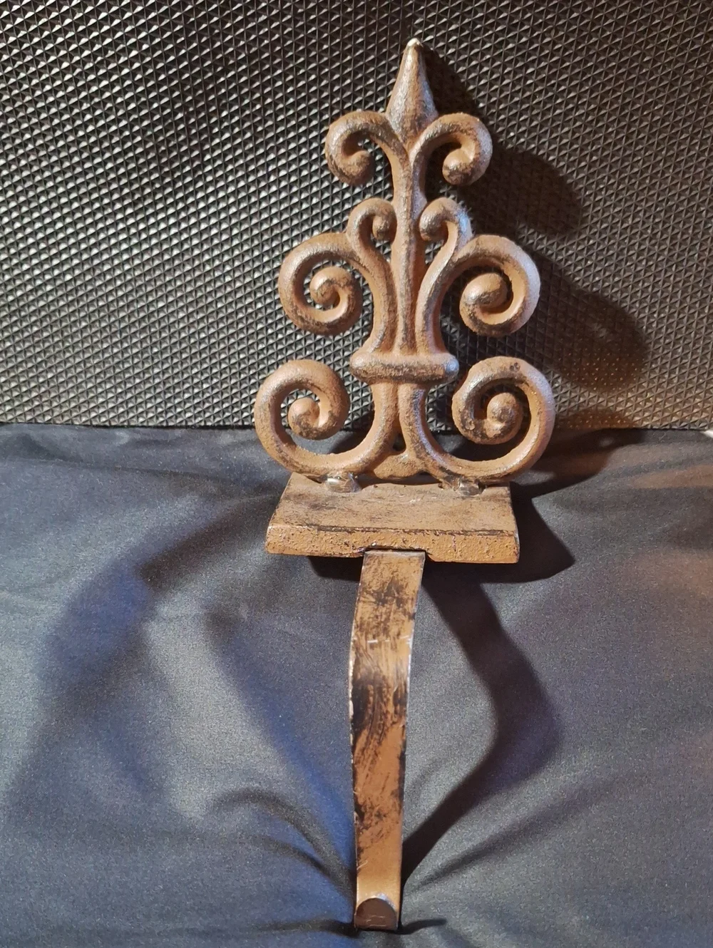 Rustic Scroll Iron Wall Hook - Brown Home Wall Decor